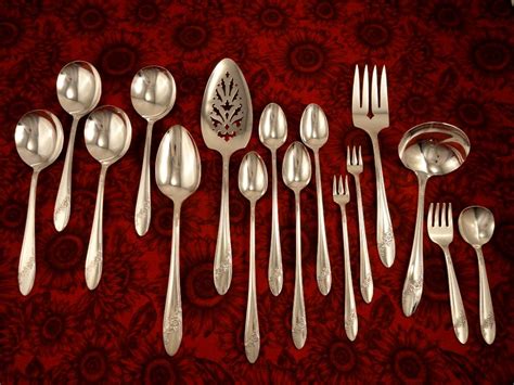 is oneida silverware worth anything.